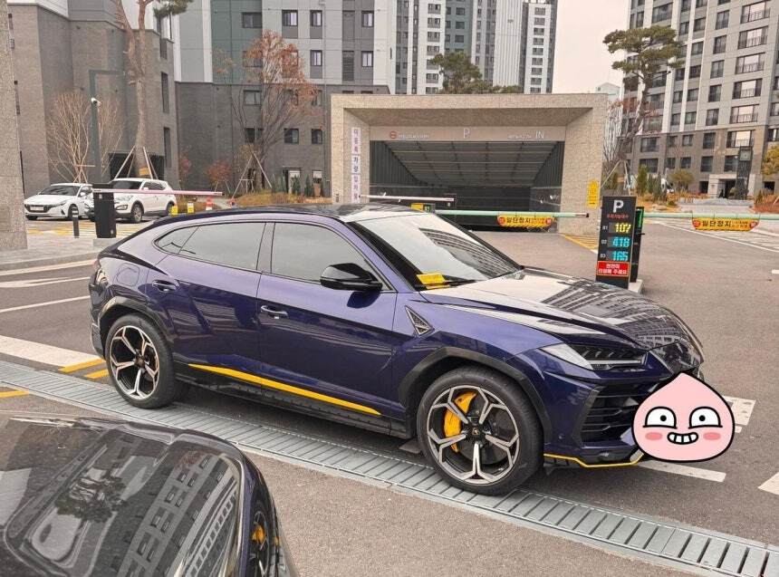 람보르기니로 아파트 주차장 입구 막은 20대 입주민 ㅡㅡ;;  게시글 썸네일