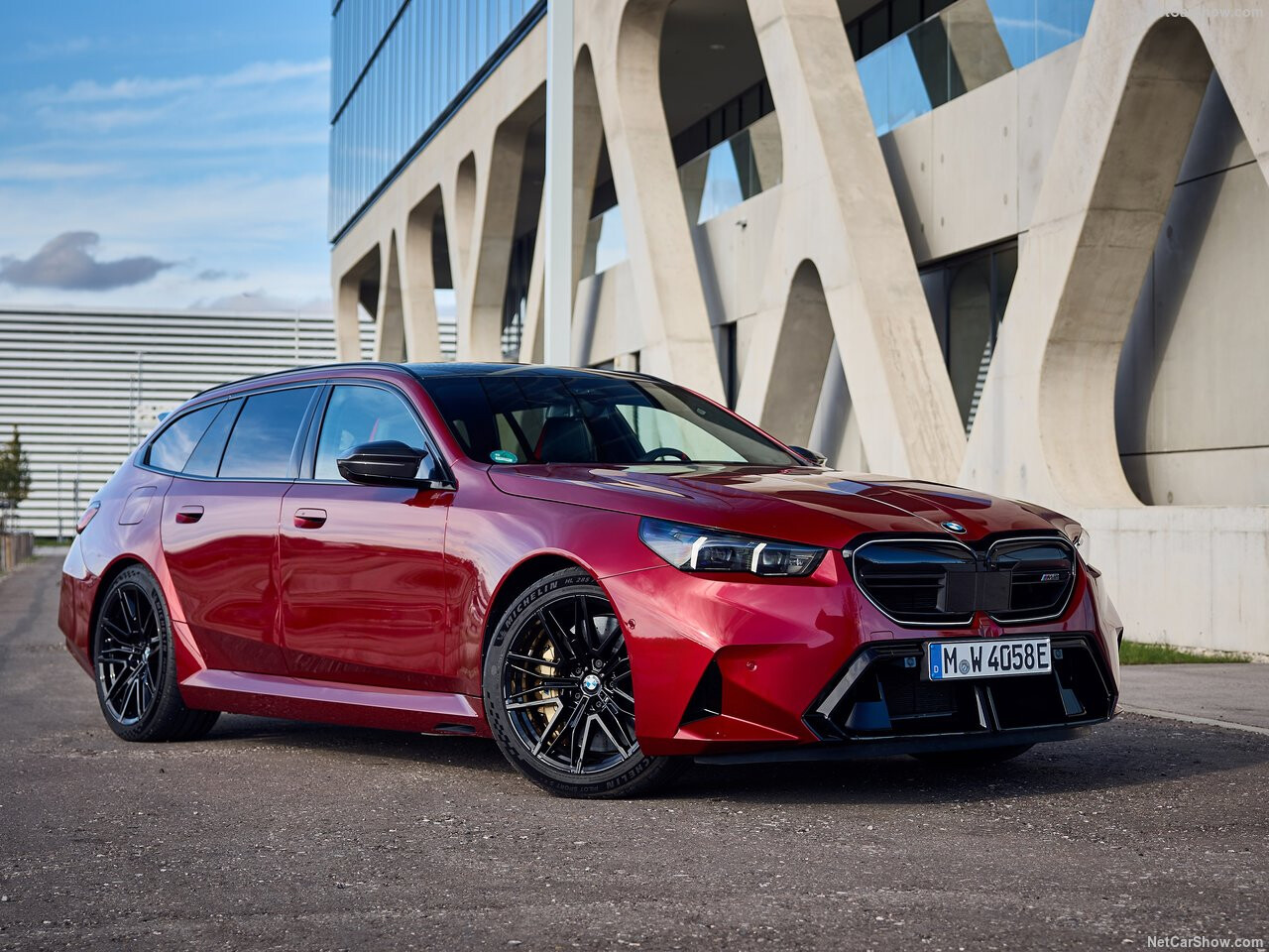 [신차출시] 2026 BMW M5 투어링 xDrive 정규모델 게시글 썸네일