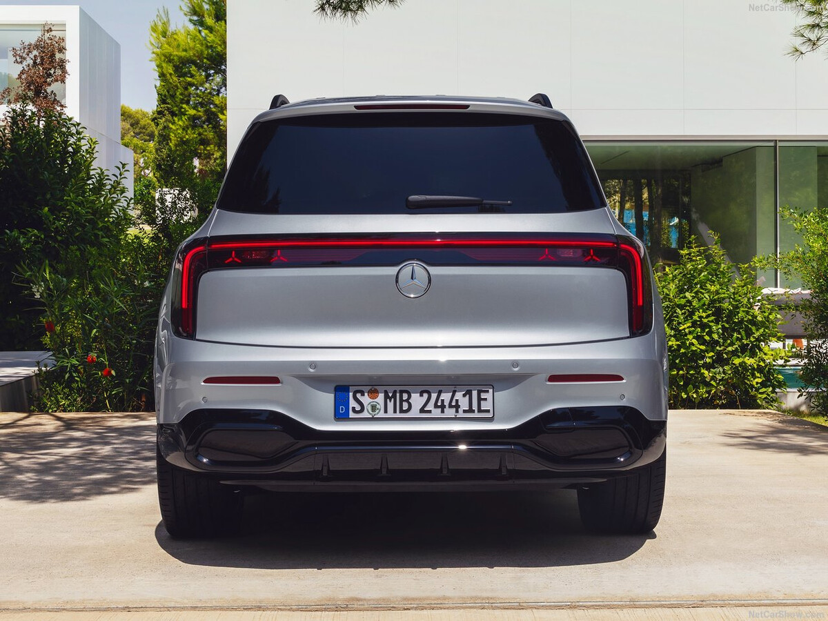 벤츠 디자이너들 줄빠따 한 번 쳐야할듯  썸네일