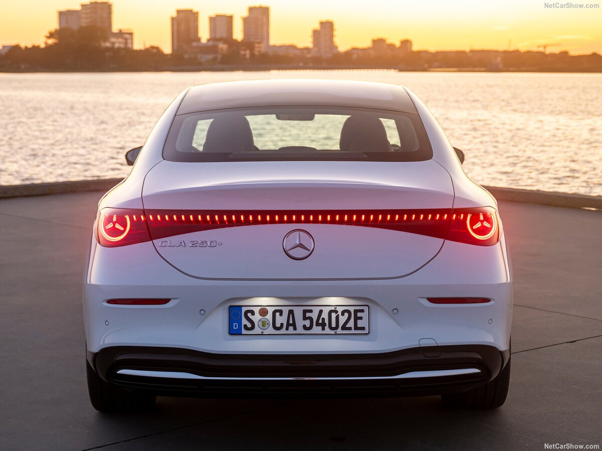 벤츠 디자이너들 줄빠따 한 번 쳐야할듯  썸네일