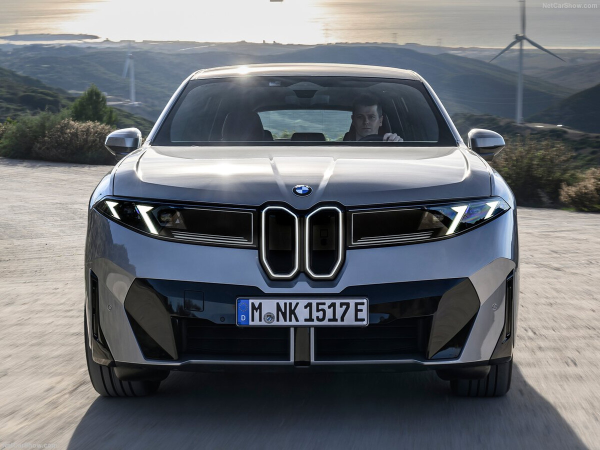 벤츠 디자이너들 줄빠따 한 번 쳐야할듯  썸네일