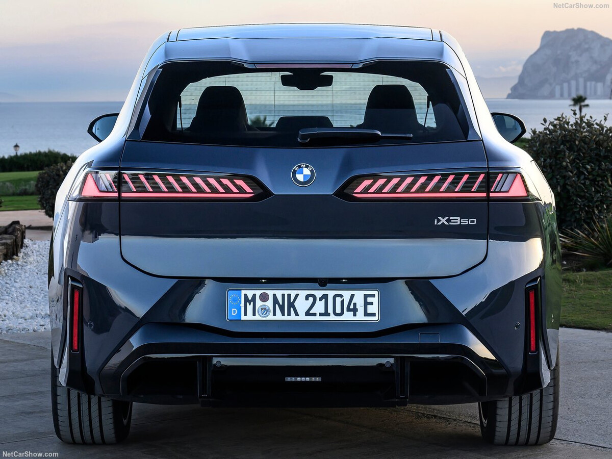 벤츠 디자이너들 줄빠따 한 번 쳐야할듯  썸네일