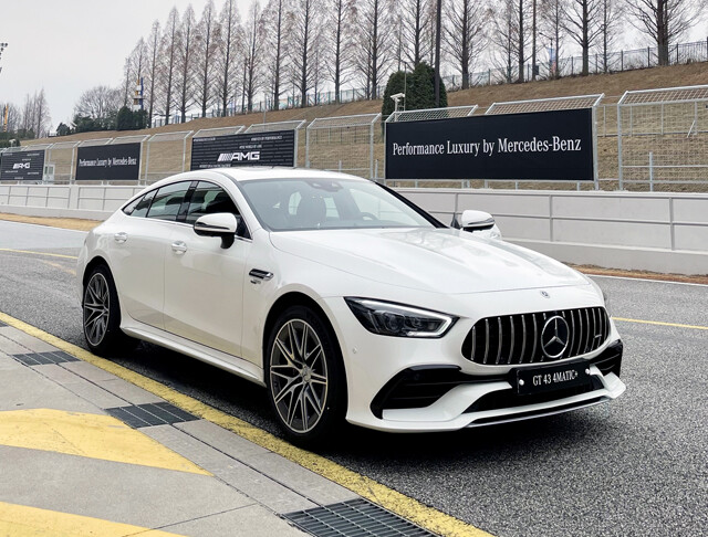 브랜드 빼고 얼굴만 봤을때 m850i vs amg gt43  썸네일