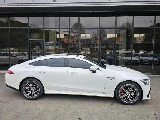 브랜드 빼고 얼굴만 봤을때 m850i vs amg gt43  썸네일