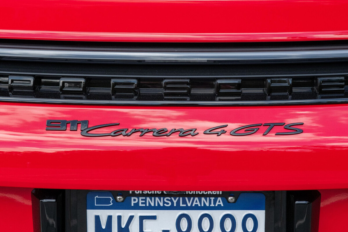 [신차사진] 2026 포르쉐 911 카레라 4 GTS 쿠페 썸네일