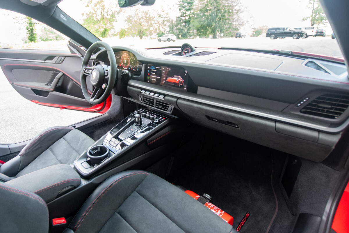 [신차사진] 2026 포르쉐 911 카레라 4 GTS 쿠페 썸네일