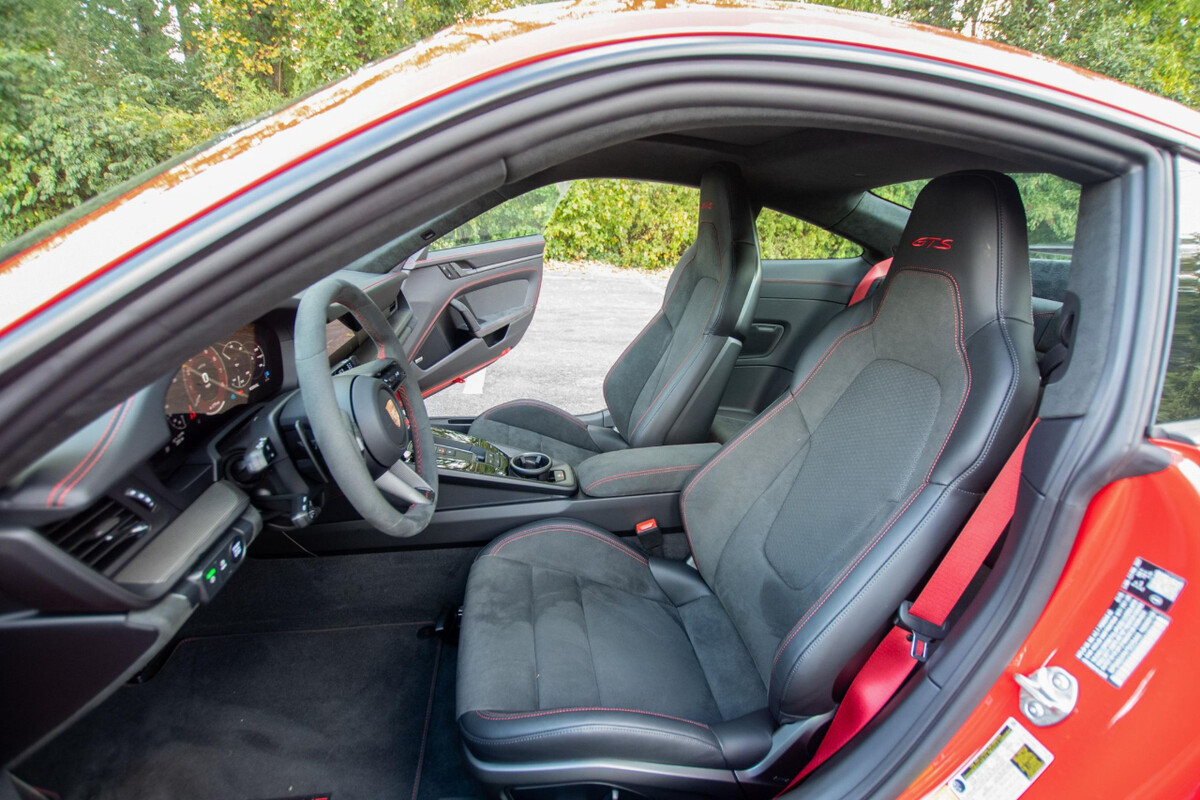 [신차사진] 2026 포르쉐 911 카레라 4 GTS 쿠페 썸네일