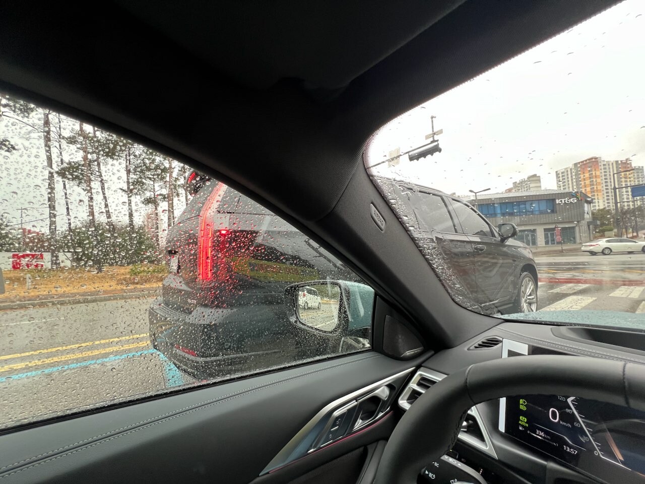 에스컬레이드 신형 처음 봤는데 엄청 크네요 게시글 썸네일