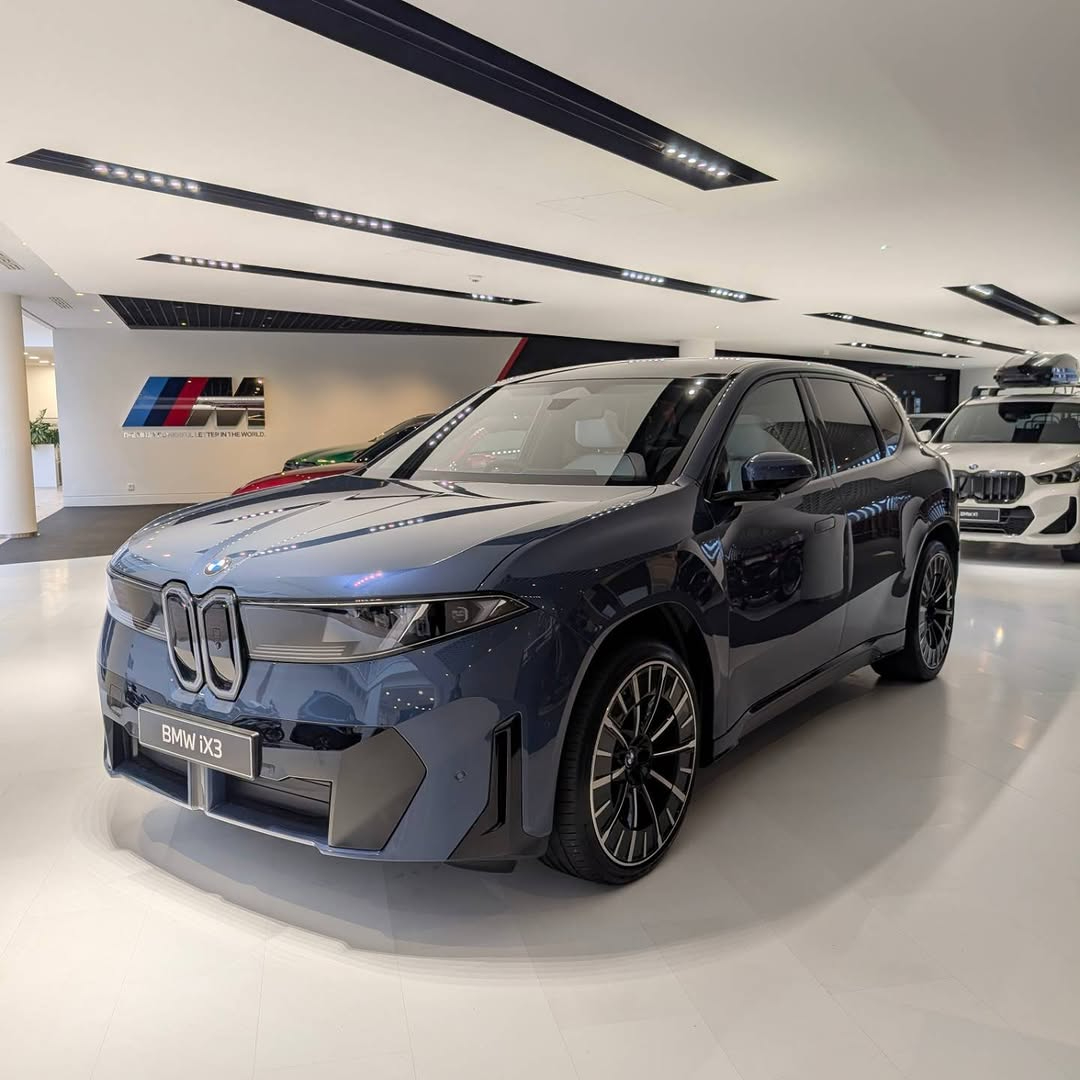 BMW IX3 50 풀체인지 전시차 사진  게시글 썸네일