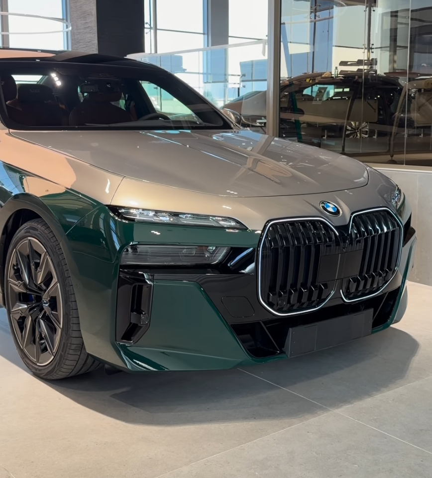 [신차사진] BMW 760i V8 투톤 에디션 게시글 썸네일