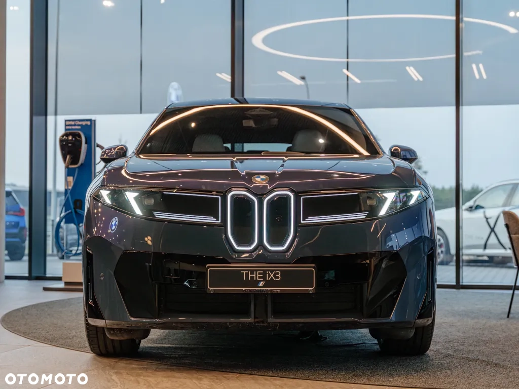 BMW iX3 풀체인지 전시차 사진 모음 (많음)  게시글 썸네일