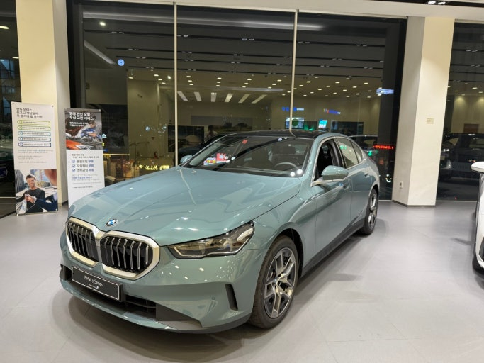 BMW 520i 베이스 초록색 공도에서 마주치면 무슨 생각듬? 게시글 썸네일