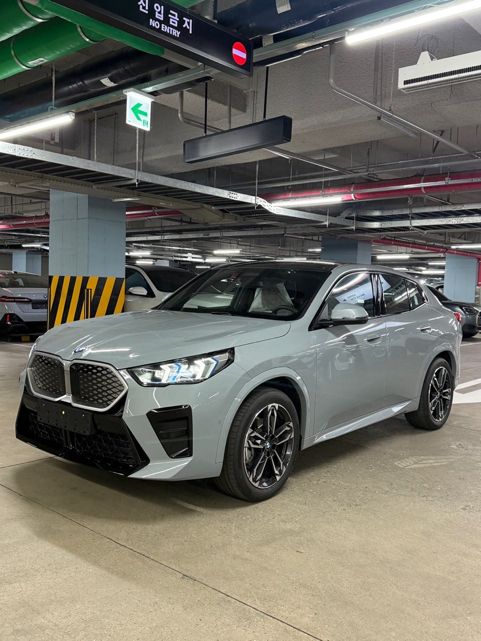 BMW iX2 eDrive 20 M 스포츠 P1 썸네일 이미지