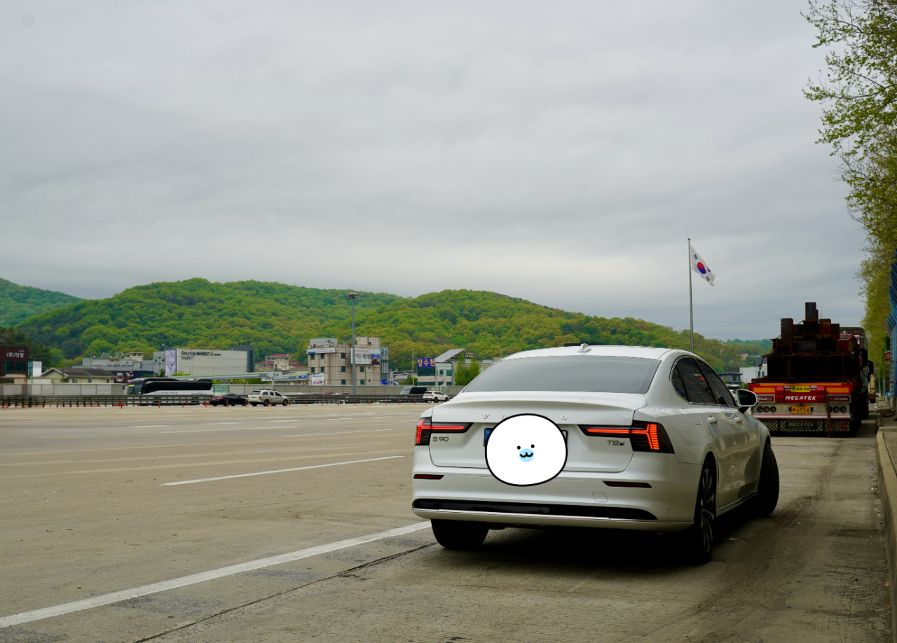 BMW 10년 넘게 탄 아재가 볼보 s90으로 갈아타고 느낀점  게시글 썸네일