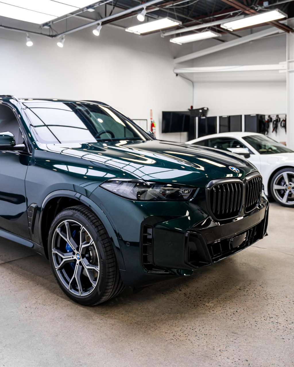 [신차사진] 2026 BMW X5 40i 옥스포드 그린(인디비주얼 페인트)  게시글 썸네일