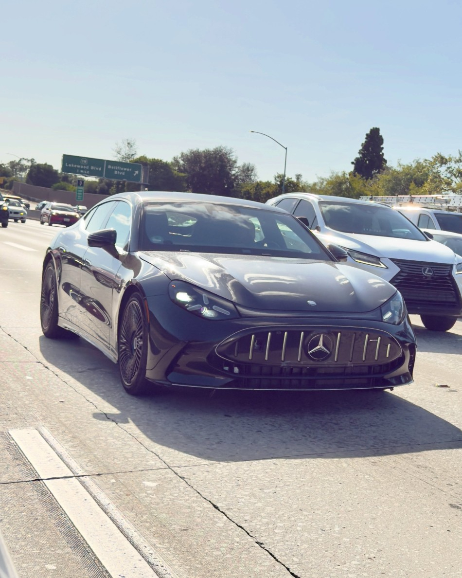 개못생긴 AMG GT 전기차 실물; 게시글 썸네일