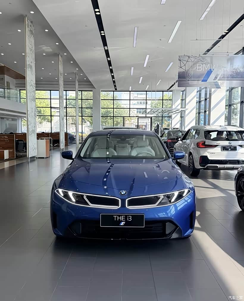 BMW i3 전시차 사진 (파란색) 게시글 썸네일