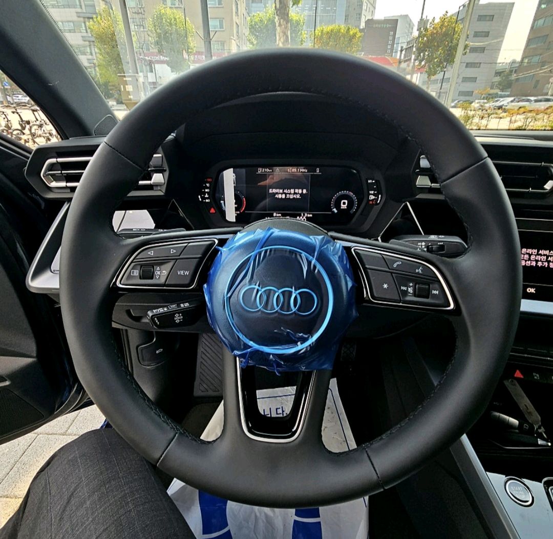 아우디 A3 40 TFSI 썸네일 이미지
