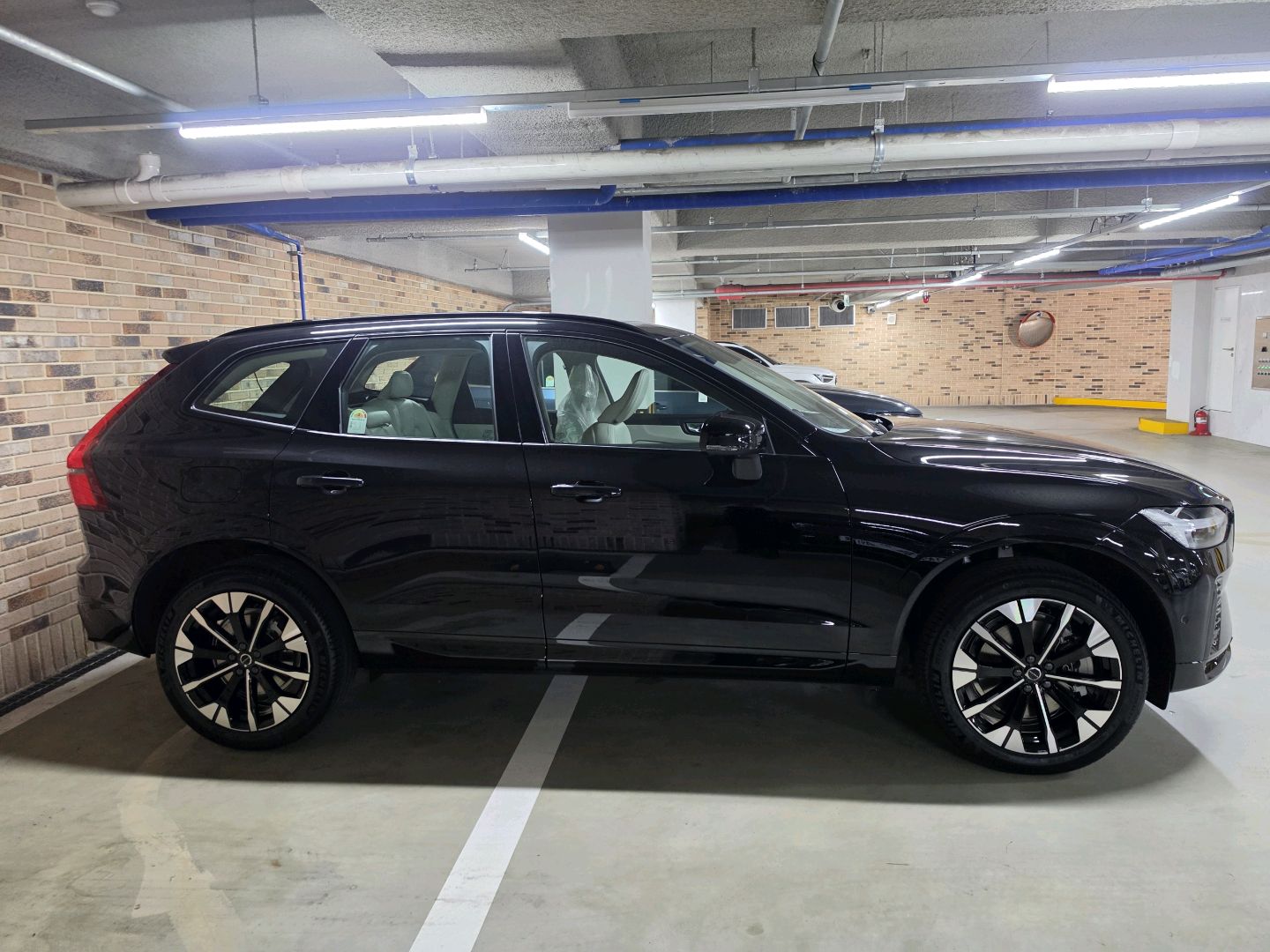 2026년형 XC60 B5 Ultra Dark/Onyx black 썸네일 이미지
