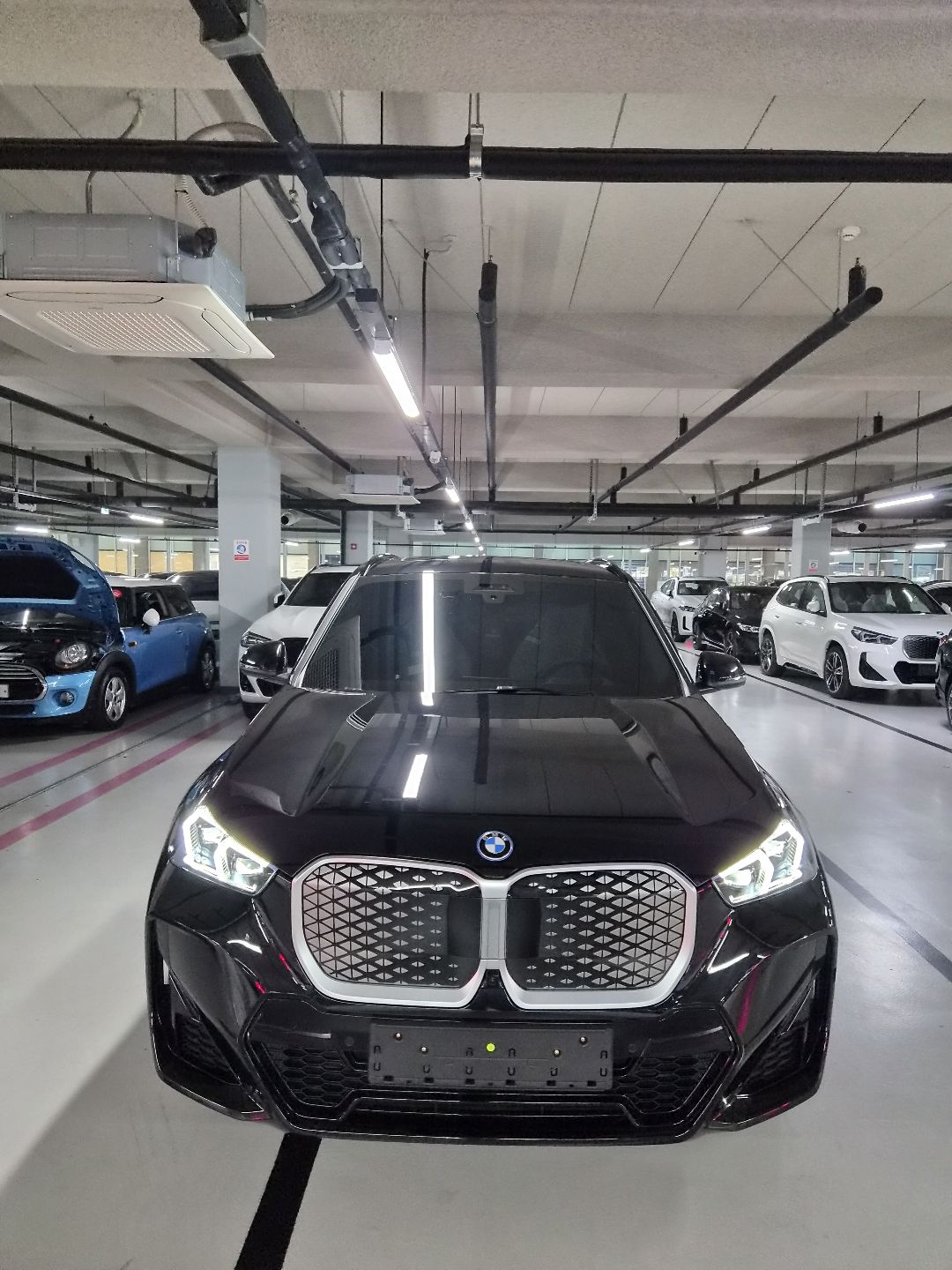 ix1 edrive 20 msp 검정 카스타니아 26년식! 연식 변경 전 뽑았습니다! 게시글 썸네일