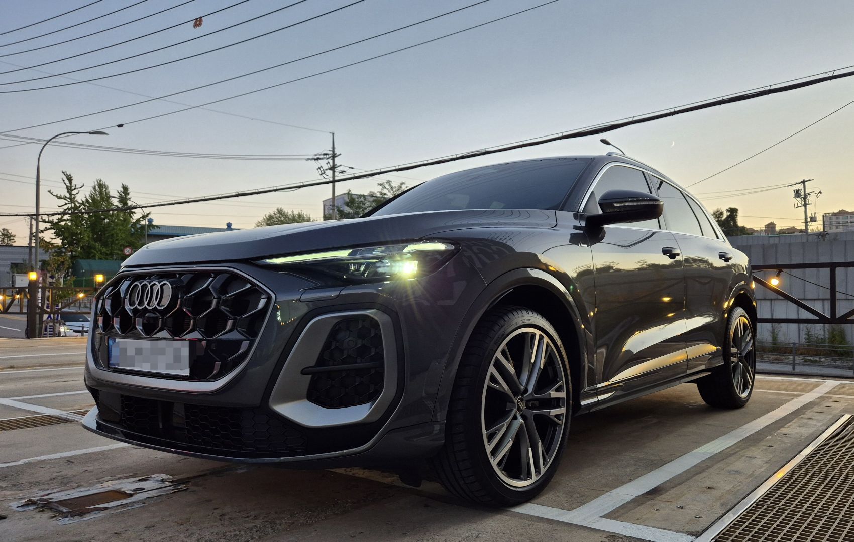 다들 좋다고 추천하지만 타는 사람은 안보이는 아우디 audi Q5 리뷰 썸네일 이미지