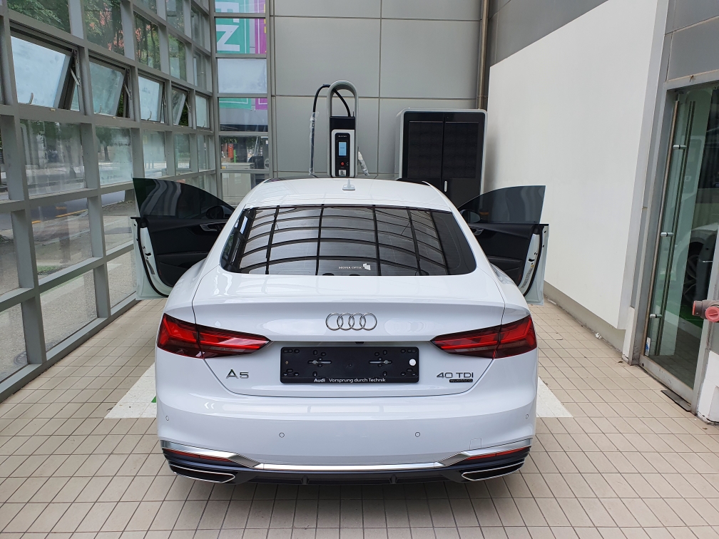 아우디 A5 40 TDI 콰트로 프리미엄 스포츠백 썸네일 이미지