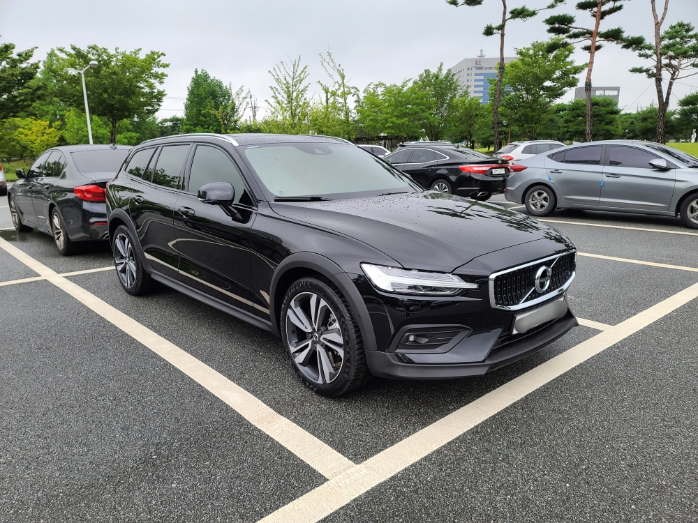 볼보 V60 크로스컨트리 T5 AWD 프로 게시글 썸네일