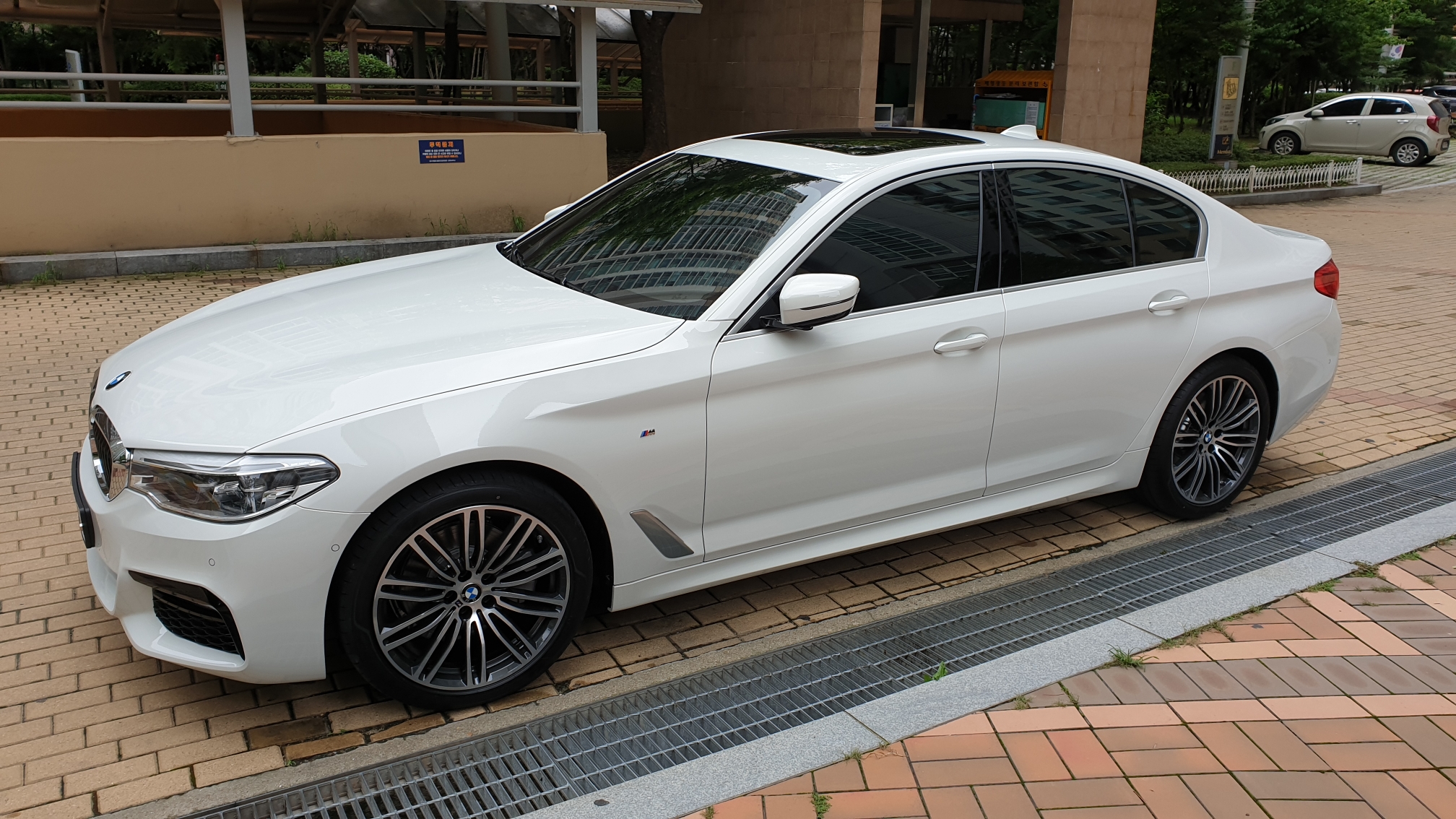 BMW 5시리즈 520d M 스포츠 플러스 OE 게시글 썸네일