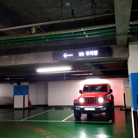 지프 랭글러 오버랜드 4도어 썸네일 이미지