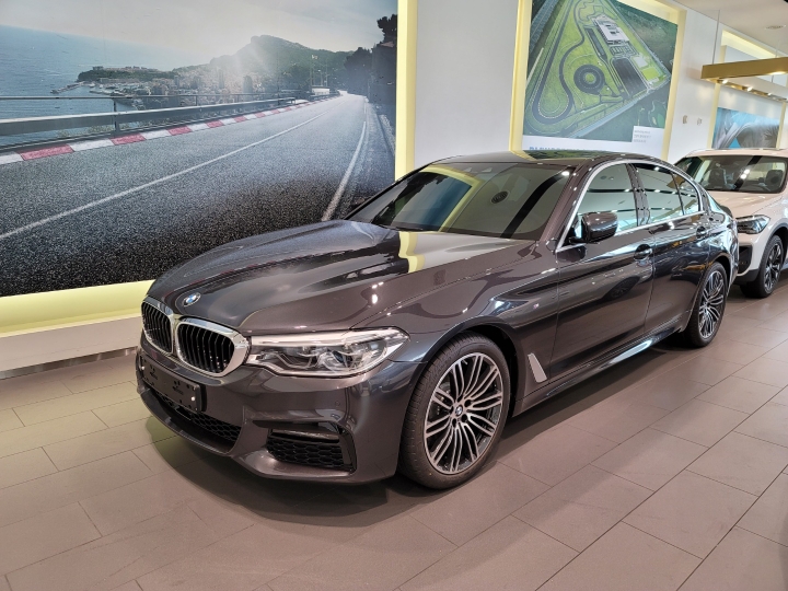 BMW 5시리즈 520d M 스포츠 플러스 OE 게시글 썸네일