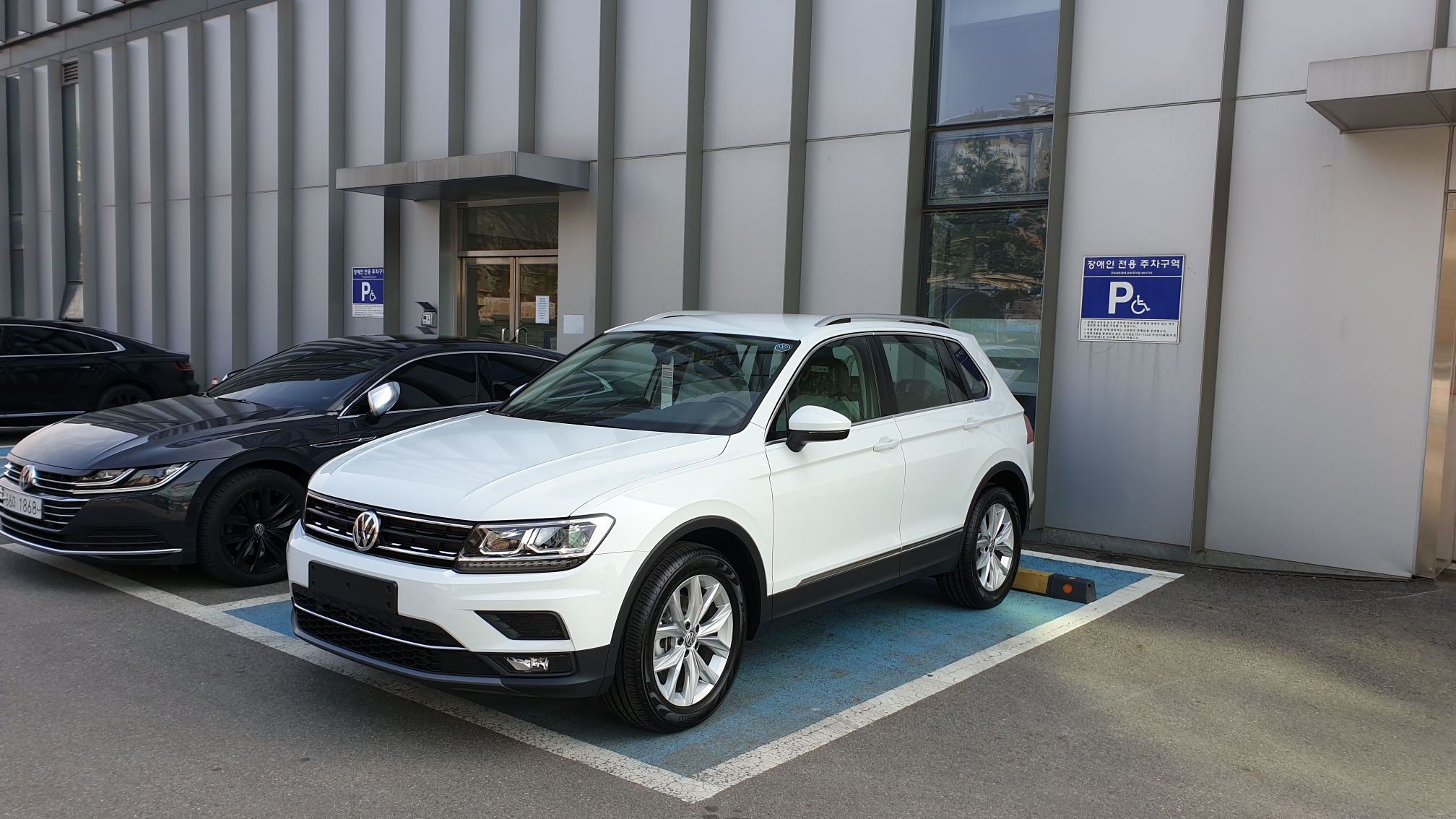 폭스바겐 티구안 2.0 TDI 프리미엄 썸네일 이미지