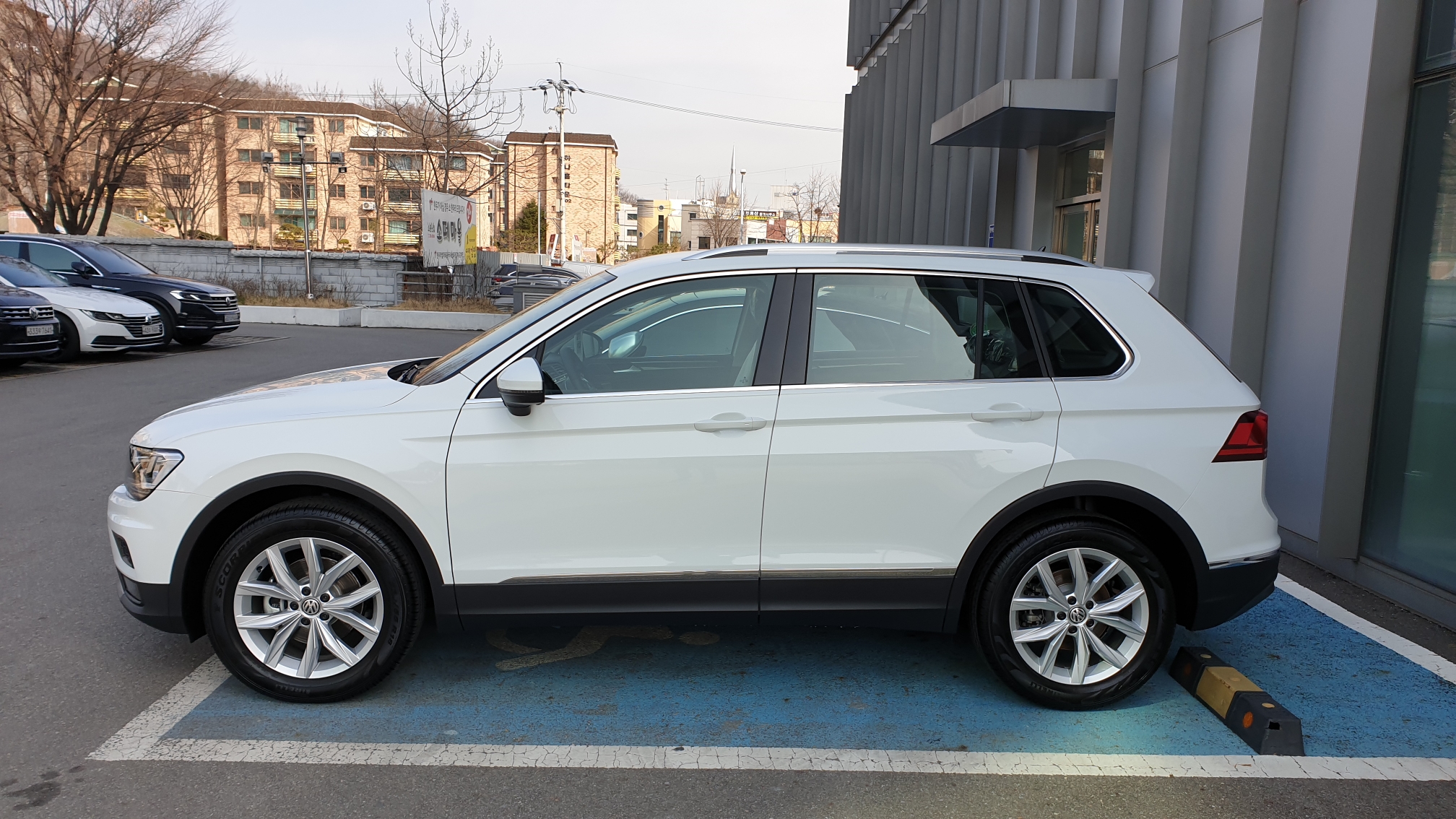 폭스바겐 티구안 2.0 TDI 프리미엄 썸네일 이미지