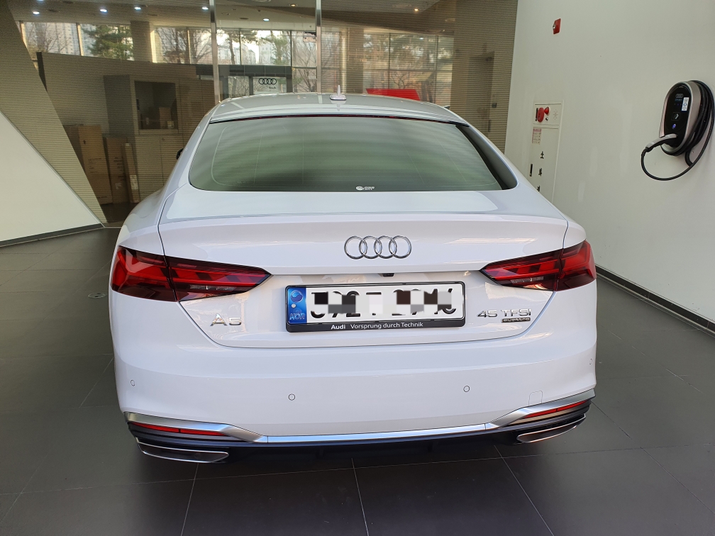 아우디 A5 45 TFSI 콰트로 프리미엄 스포츠백 썸네일 이미지