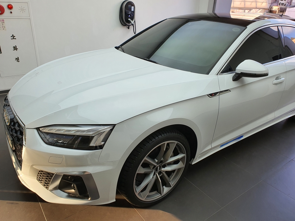 아우디 A5 45 TFSI 콰트로 프리미엄 스포츠백 썸네일 이미지