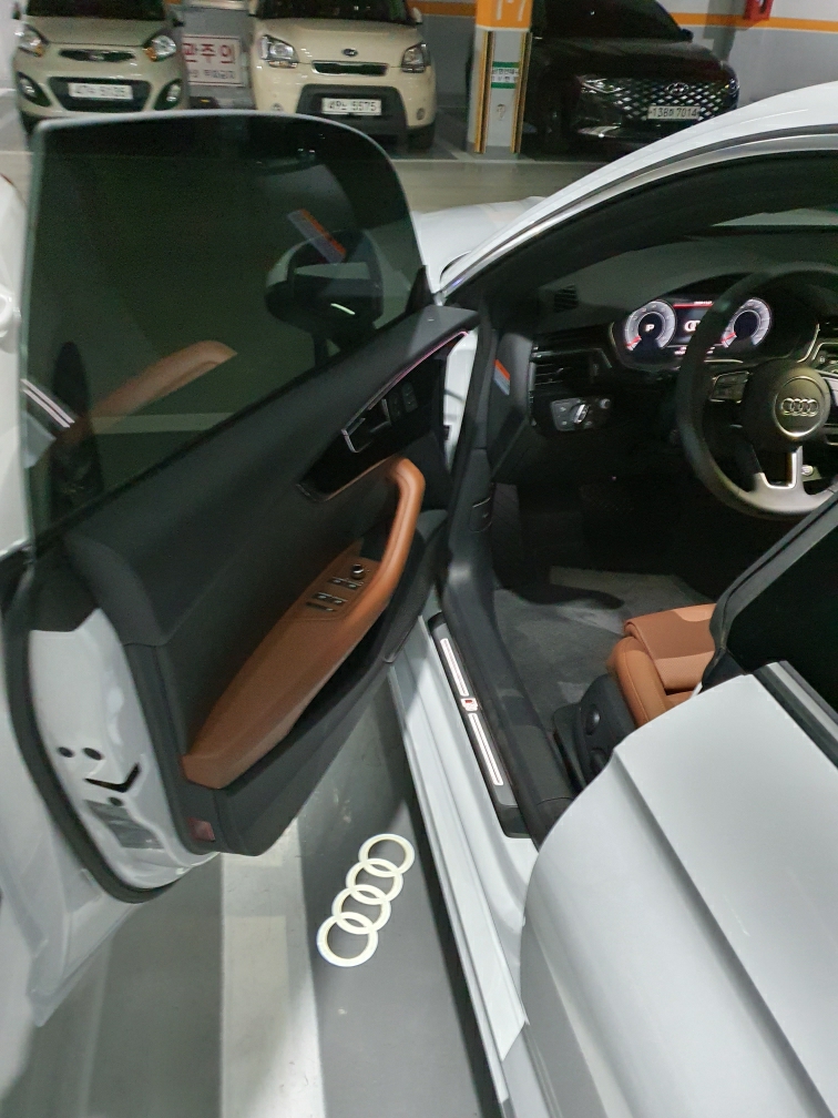 아우디 A5 45 TFSI 콰트로 프리미엄 스포츠백 썸네일 이미지