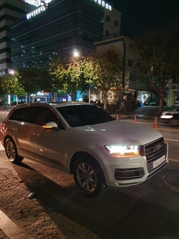 아우디 Q7 45 TFSI 콰트로 썸네일 이미지