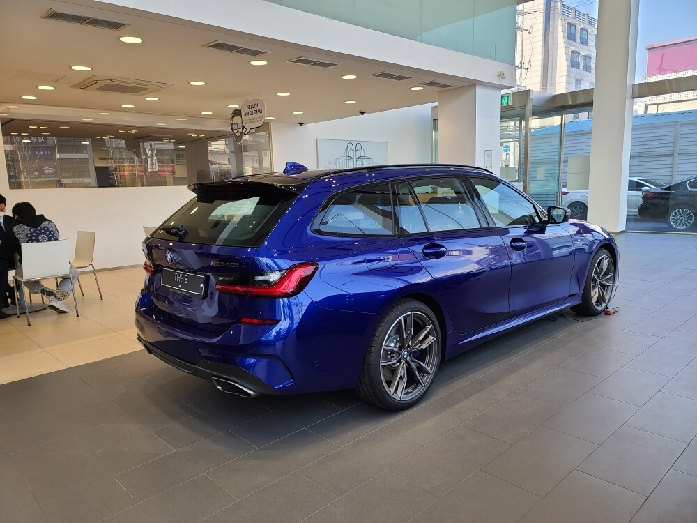 BMW 3시리즈 투어링 M340i 투어링 xDrive 산 마리노 블루 에디션 이미지1