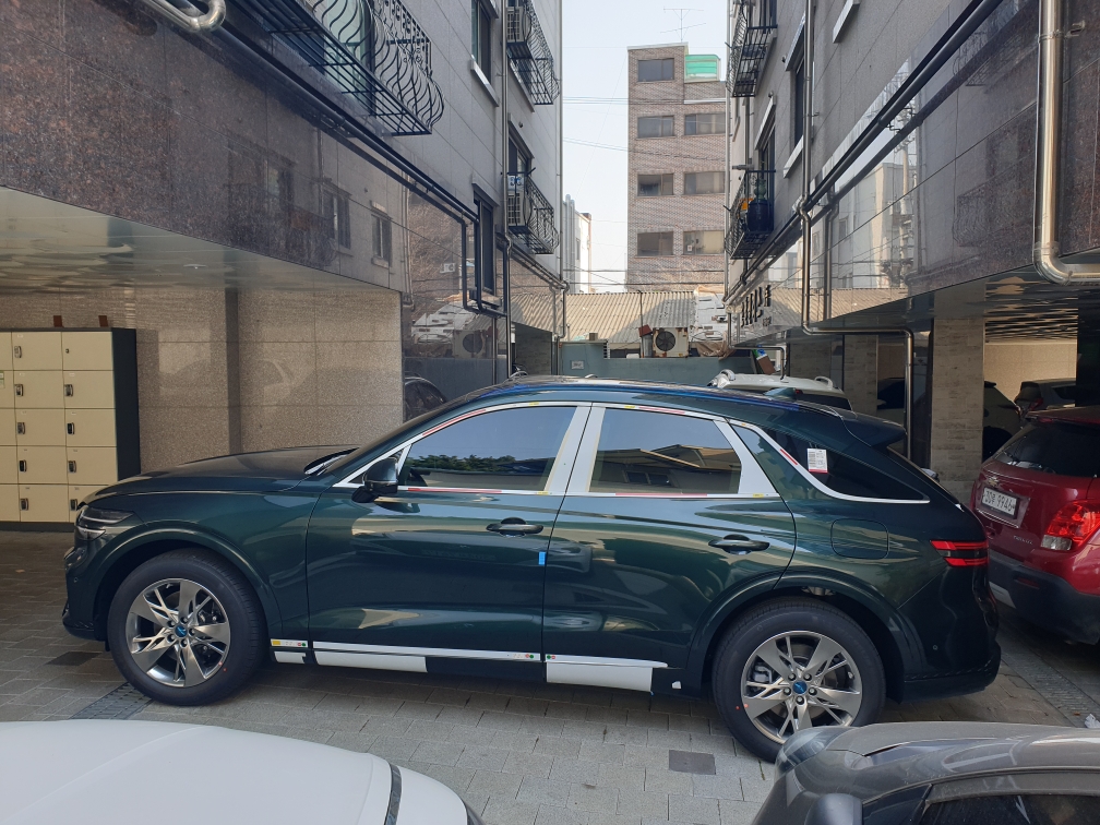 제네시스 GV70 가솔린 2.5 터보 2WD 스포츠 파퓰러II 패키지 썸네일 이미지