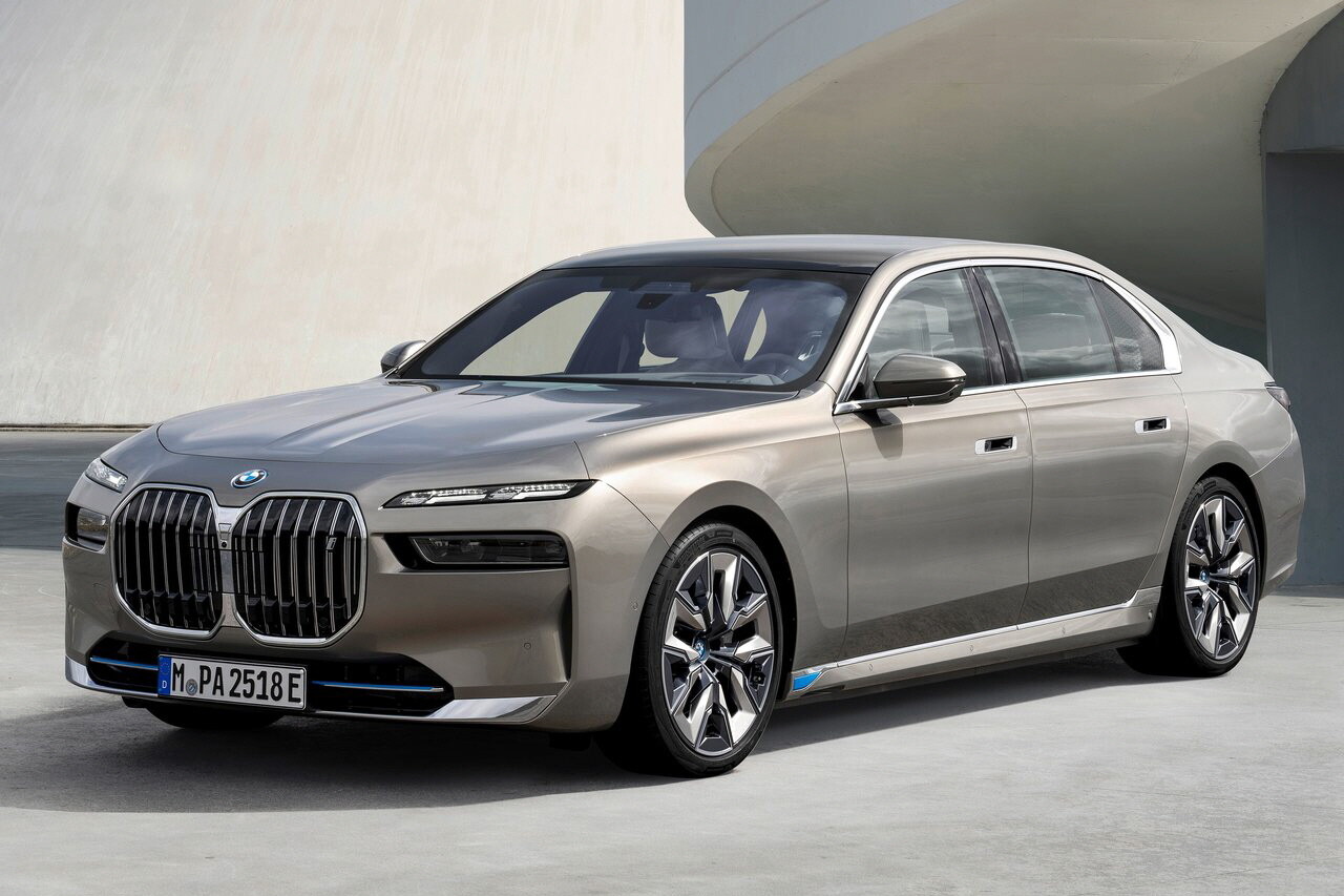 BMW i7