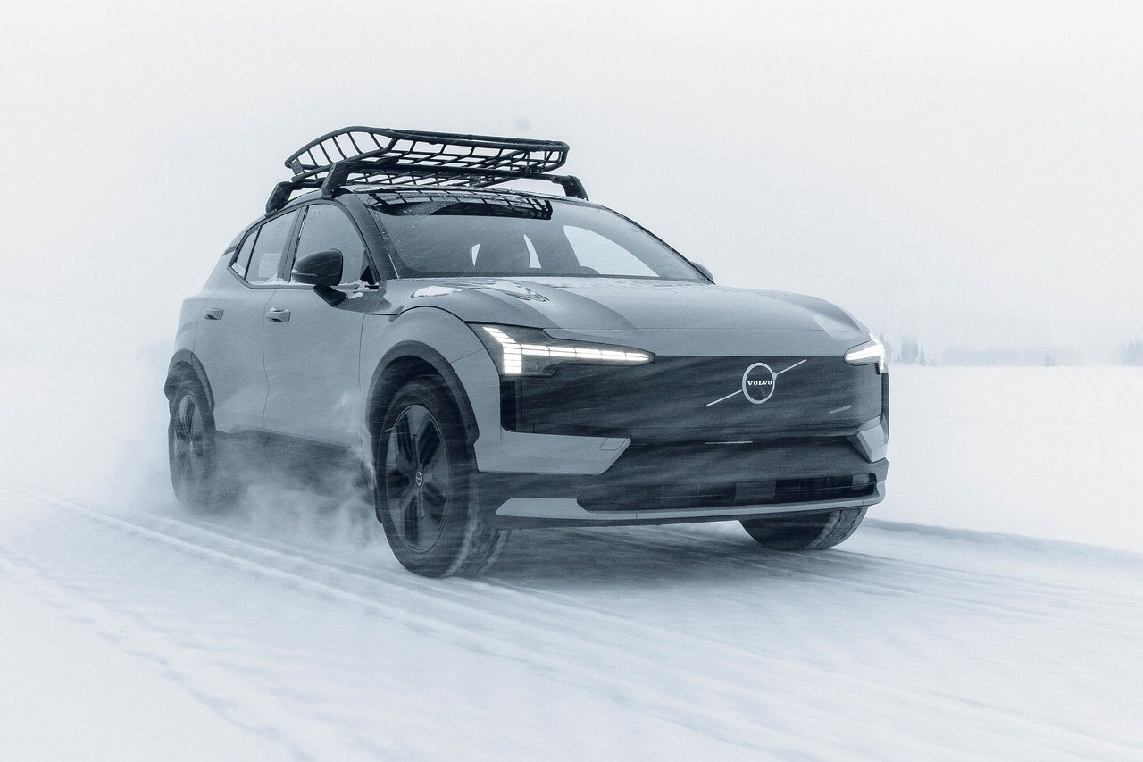 EX30 크로스컨트리 외장 사진 3