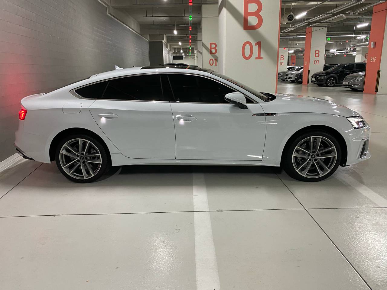 아우디 A5 45 TFSI 콰트로 프리미엄 스포츠백 썸네일 이미지
